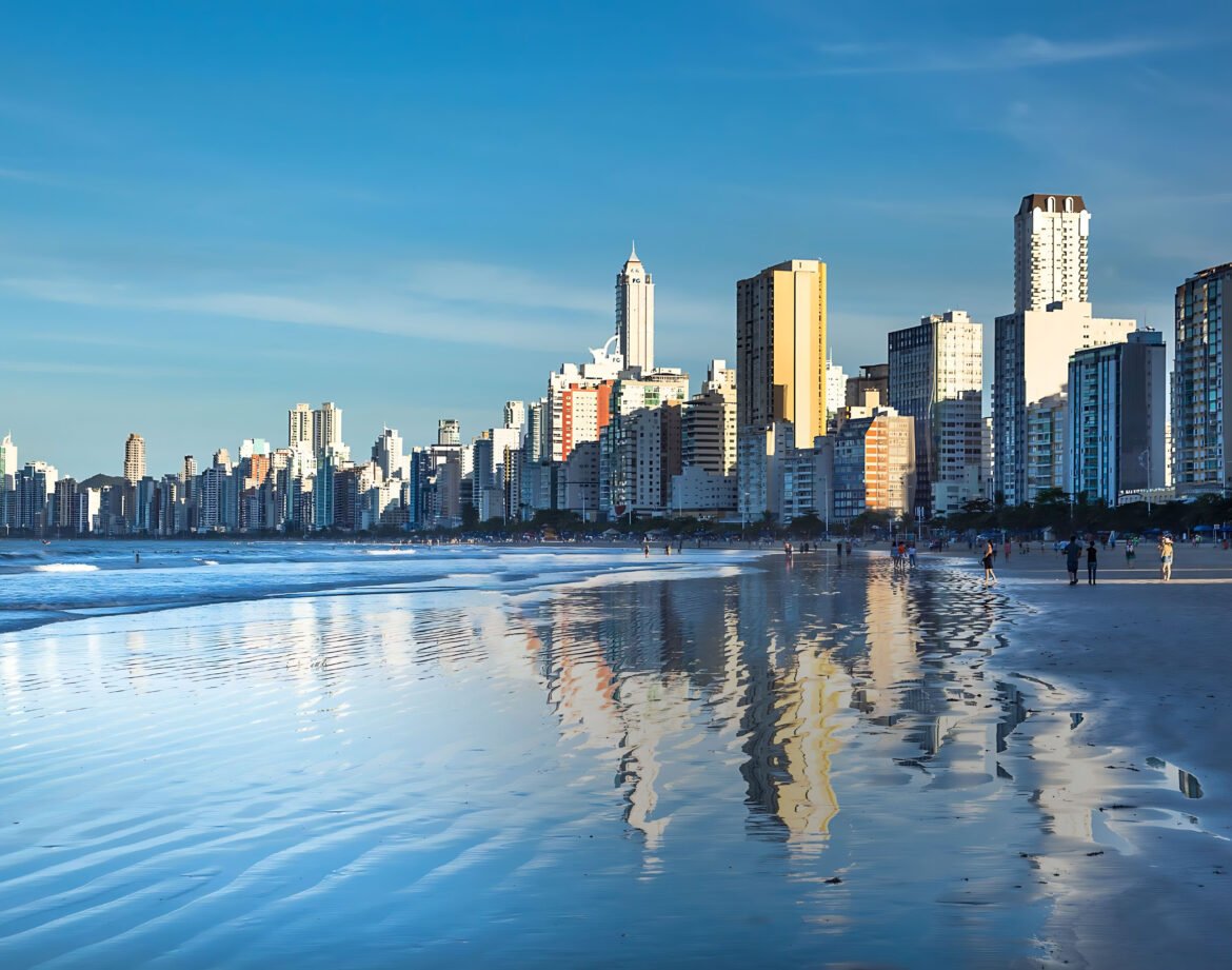Balneário Camboriú perde a liderança do m² mais valorizado do Brasil