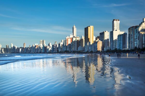 Balneário Camboriú perde a liderança do m² mais valorizado do Brasil