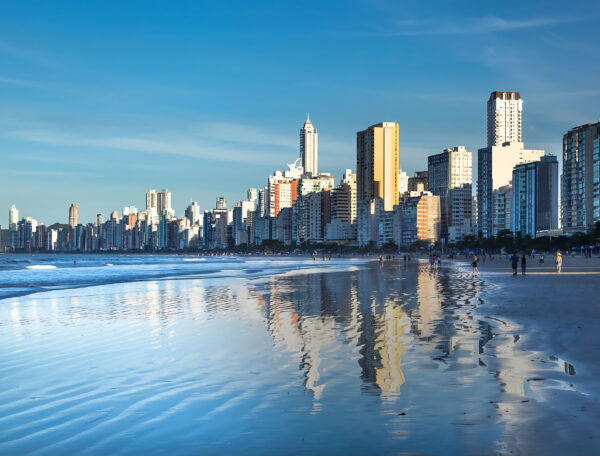 Balneário Camboriú perde a liderança do m² mais valorizado do Brasil