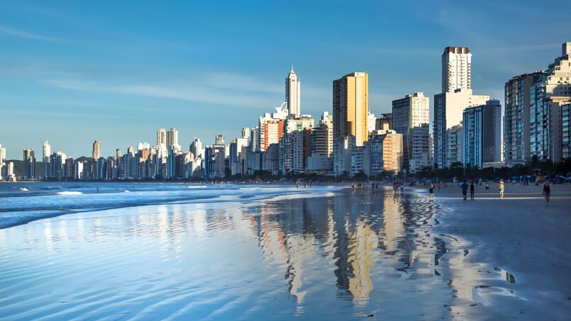 Balneário Camboriú perde a liderança do m² mais valorizado do Brasil