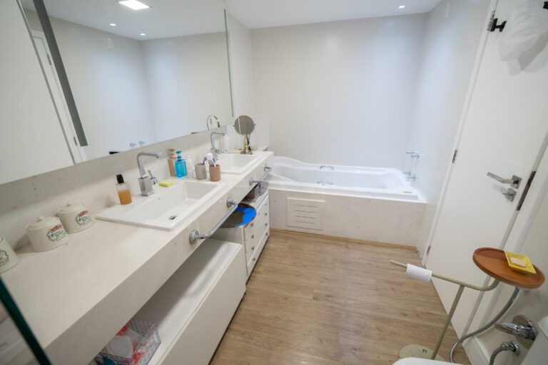 Apartamento com 3 Suítes | Beiramar de Florianópolis