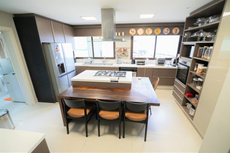 Apartamento com 3 Suítes | Beiramar de Florianópolis