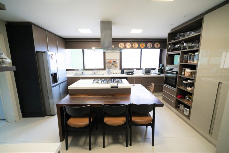 Apartamento com 3 Suítes | Beiramar de Florianópolis