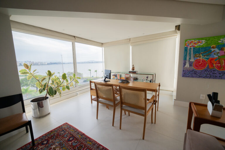 Apartamento com 3 Suítes | Beiramar de Florianópolis
