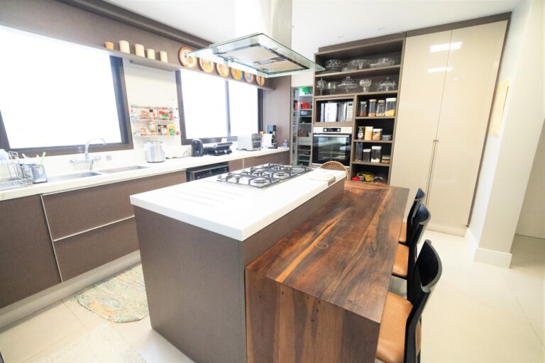 Apartamento com 3 Suítes | Beiramar de Florianópolis