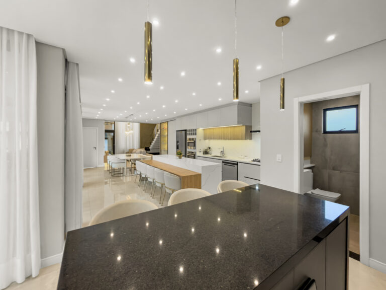 Casa em condomínio mobiliada | Ingleses