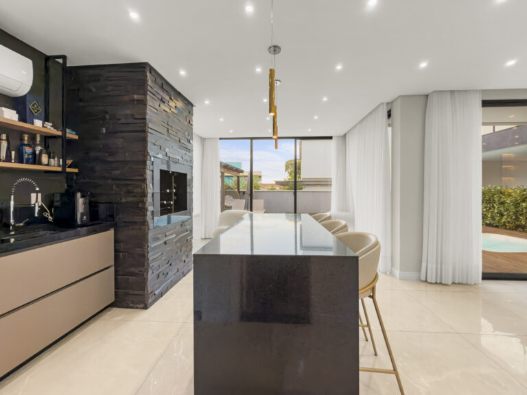 Casa em condomínio mobiliada | Ingleses