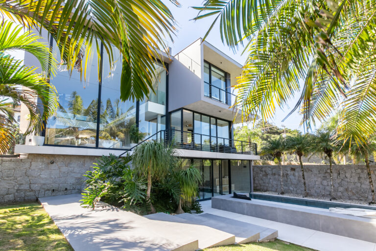 Casa na Praia Mole | Assinatura Giovanni Bonetti — Florianópolis